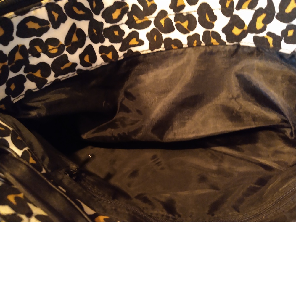 LEOPARD PRINT HANDBAG - WITH BLACK ACCENTS - Picture 7 of 7